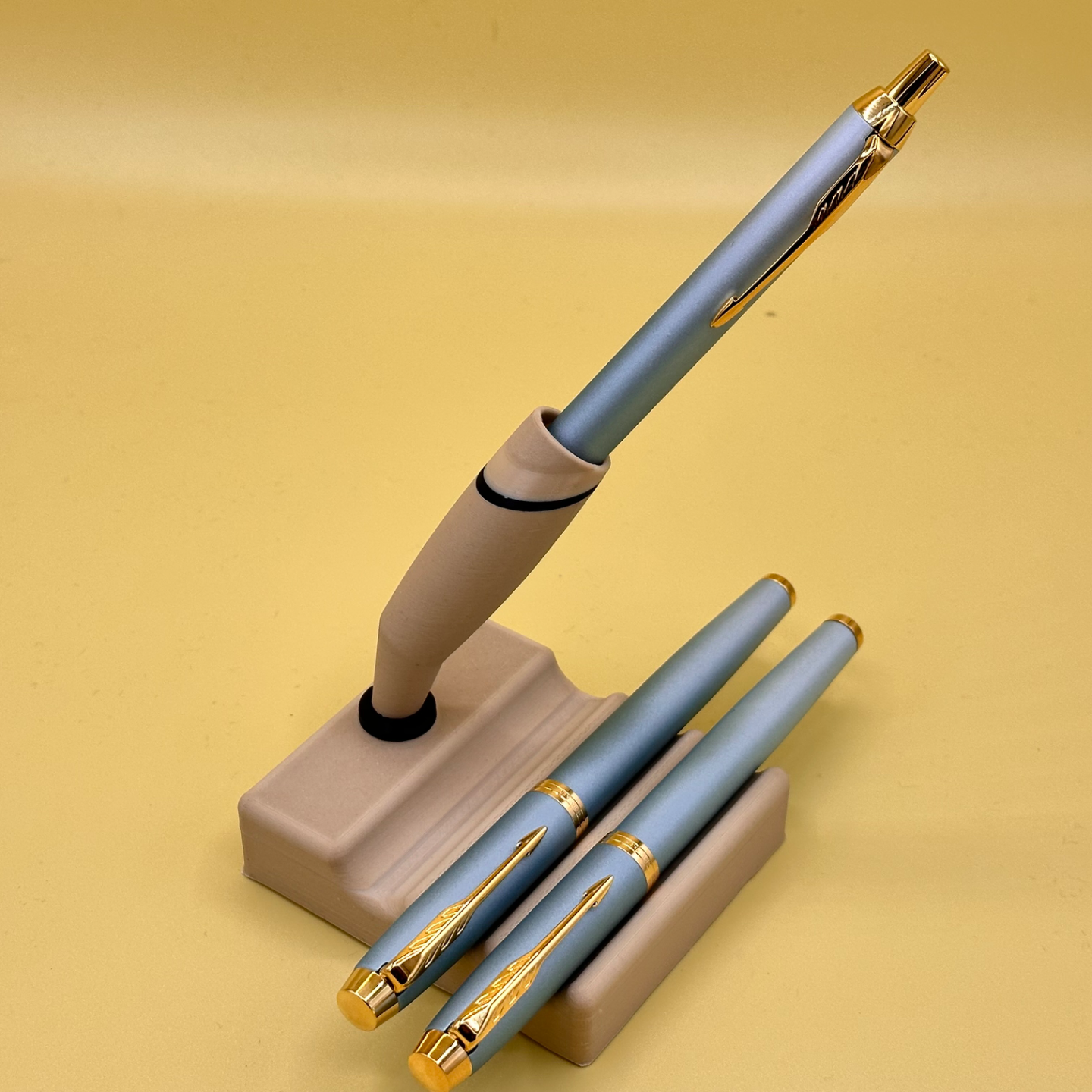 Fountain Pen Stand with Horizontal Pen Holder