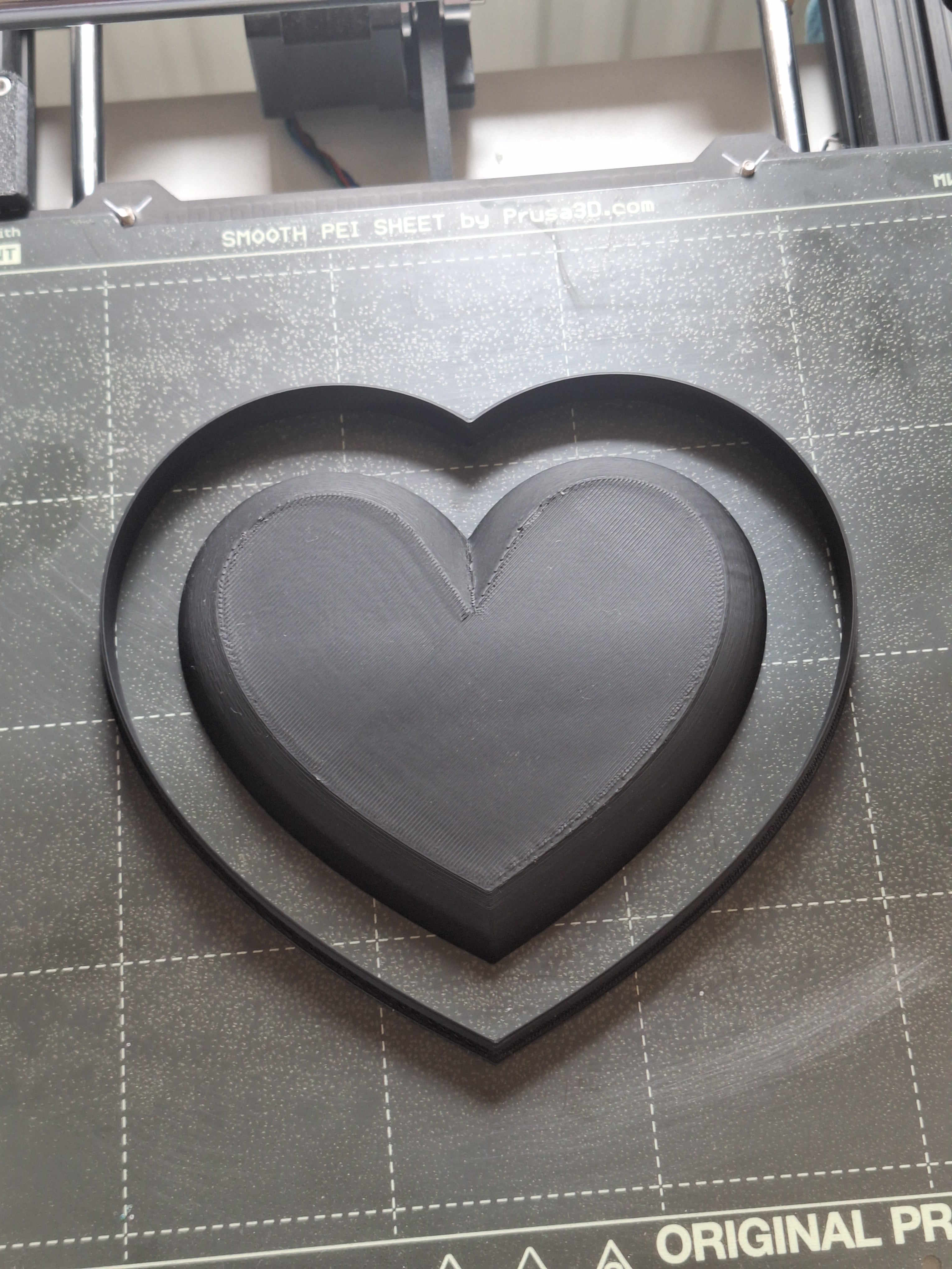Cutter and mould for a heart-shaped clay plate