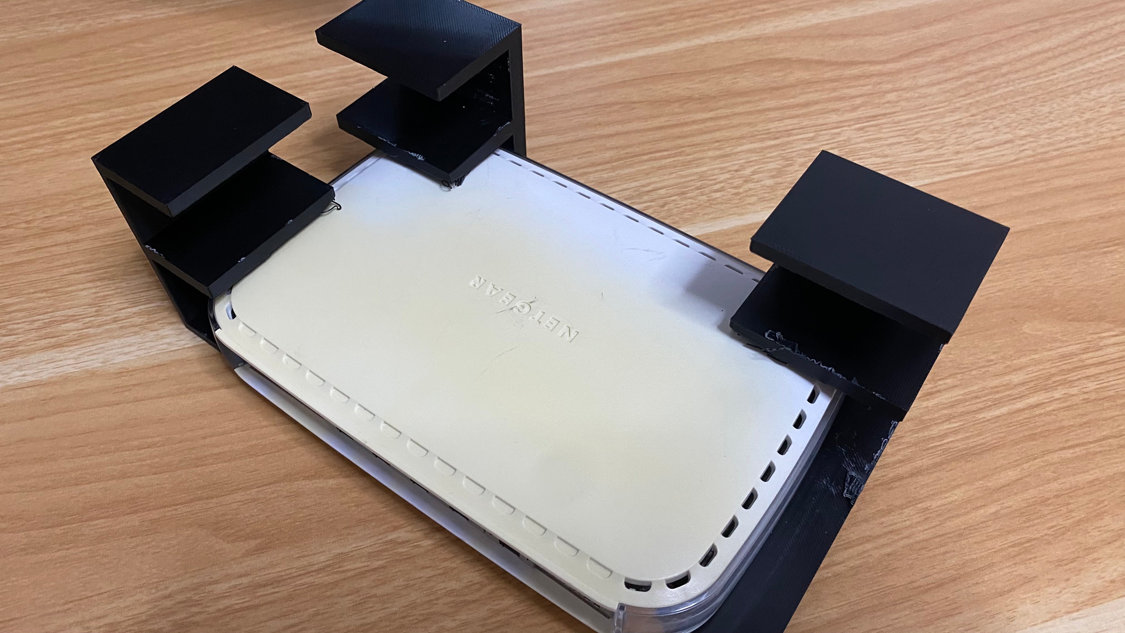 Networkswitch Holder Desk V5 Netgear GS605
