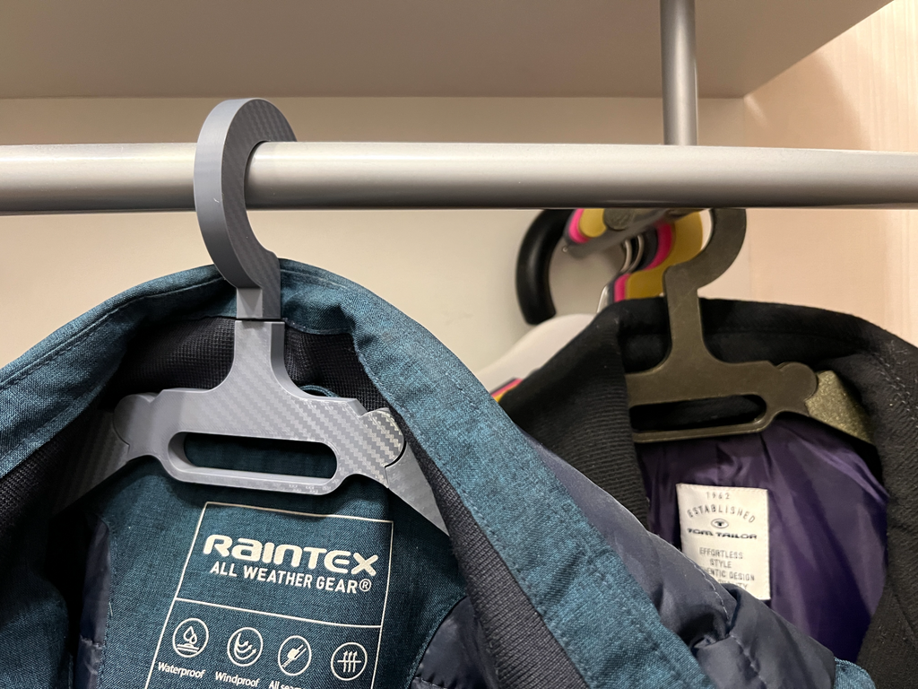 Foldable Travel Coat Hanger (Print-In-Place)