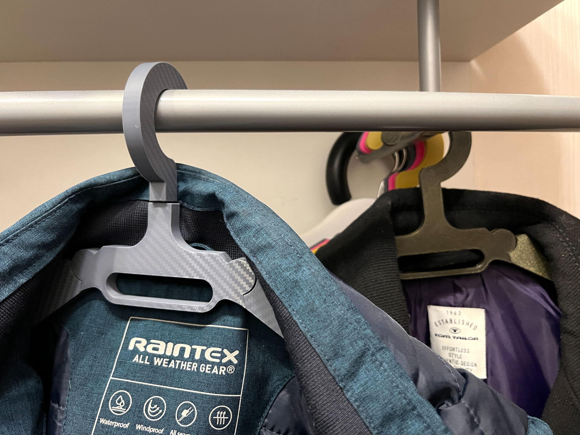 Foldable Travel Coat Hanger (Print-In-Place)