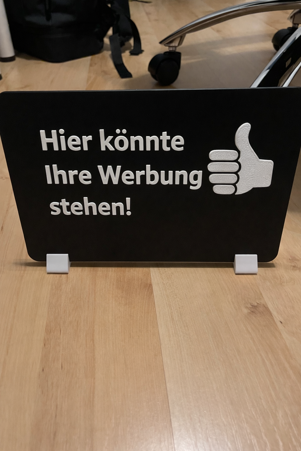 Schild mit Standfuß