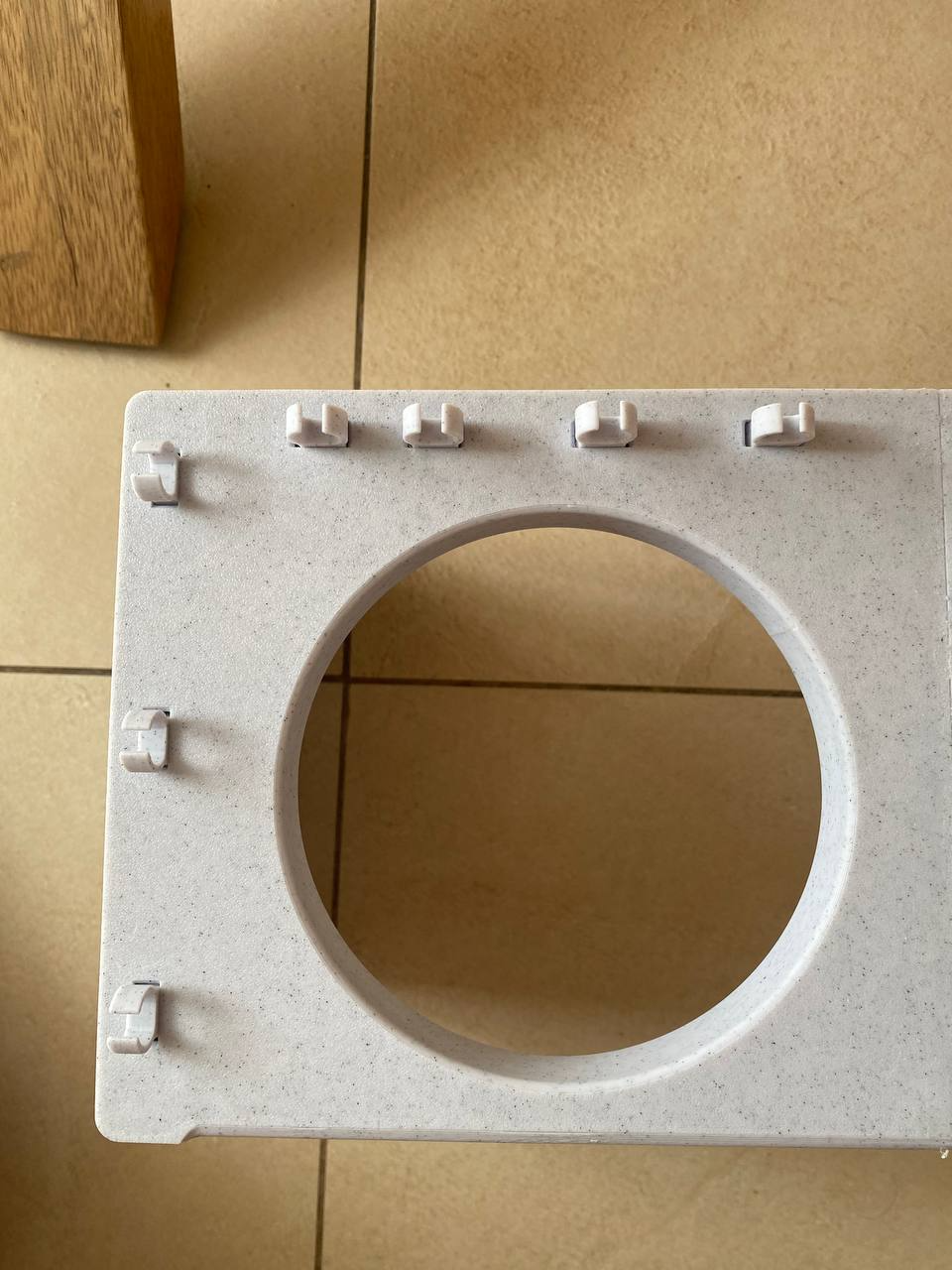 Bowl holder for dog/cat food (No glue needed) !