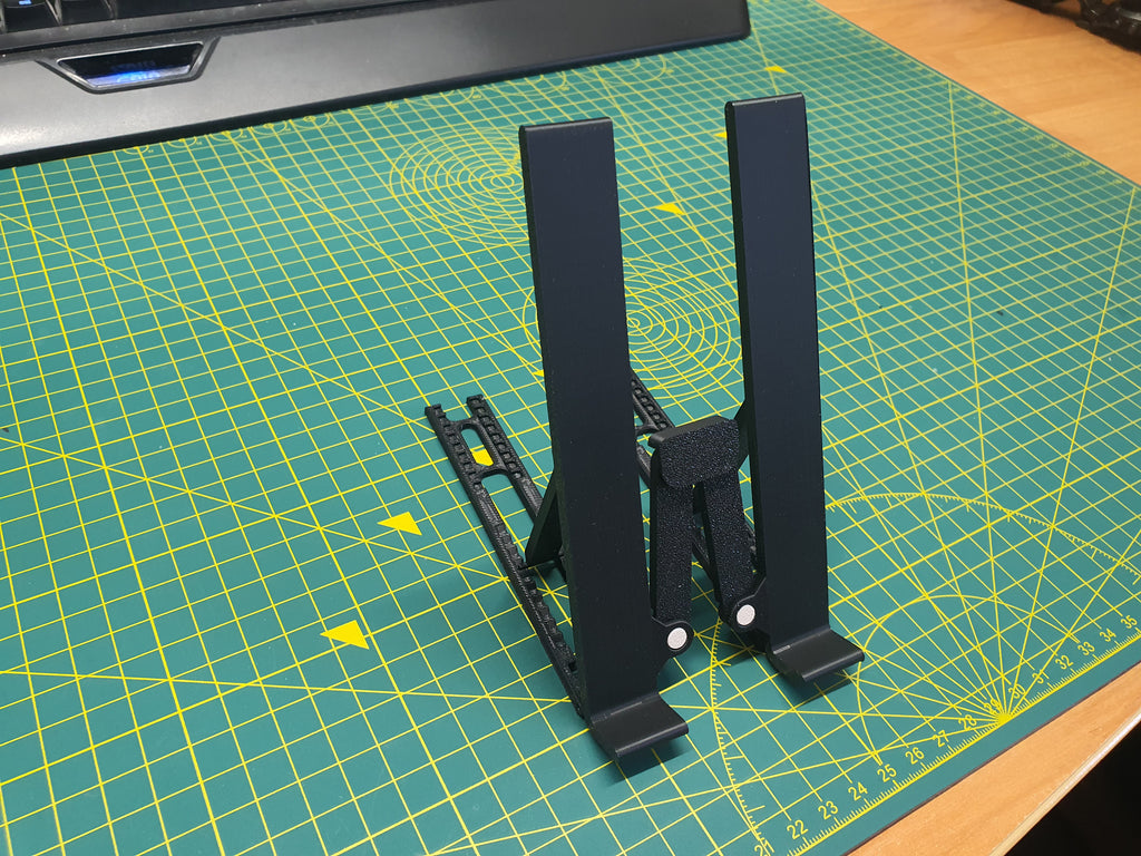 Foldable Gadget Stand