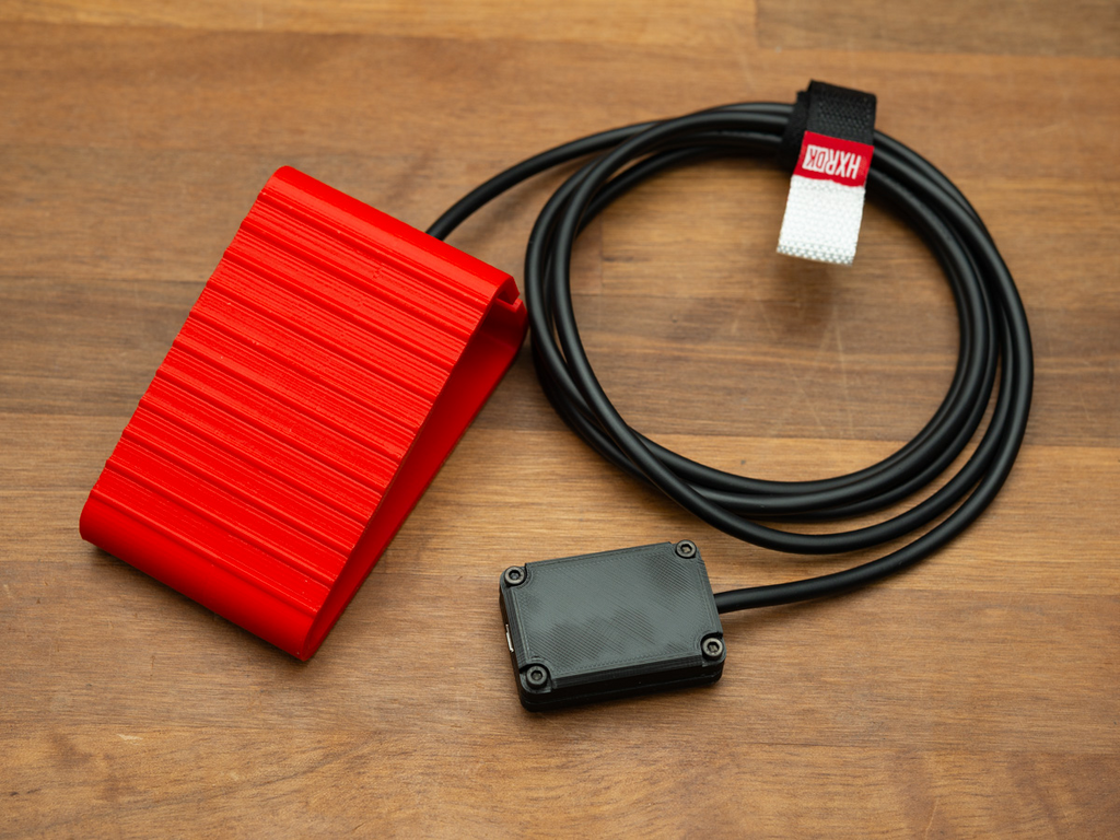 Small Raspberry Pi Pico case with cable retainer
