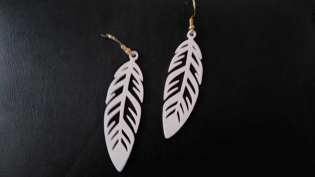 4 different elegant feather earring (free to sell)