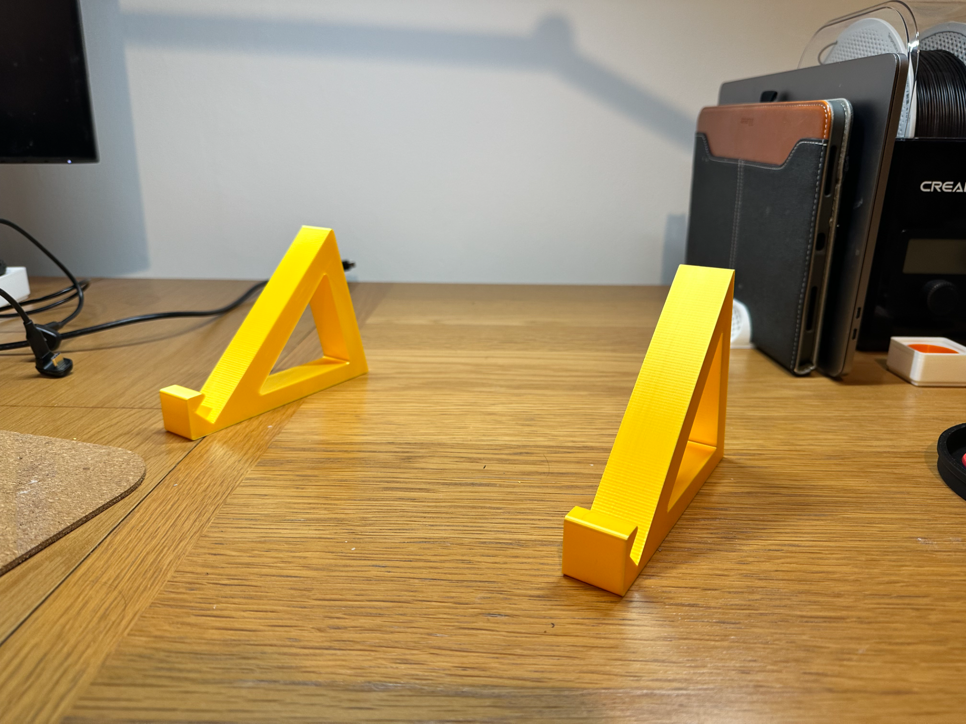 Upright Macbook Laptop/iPad Air Stand