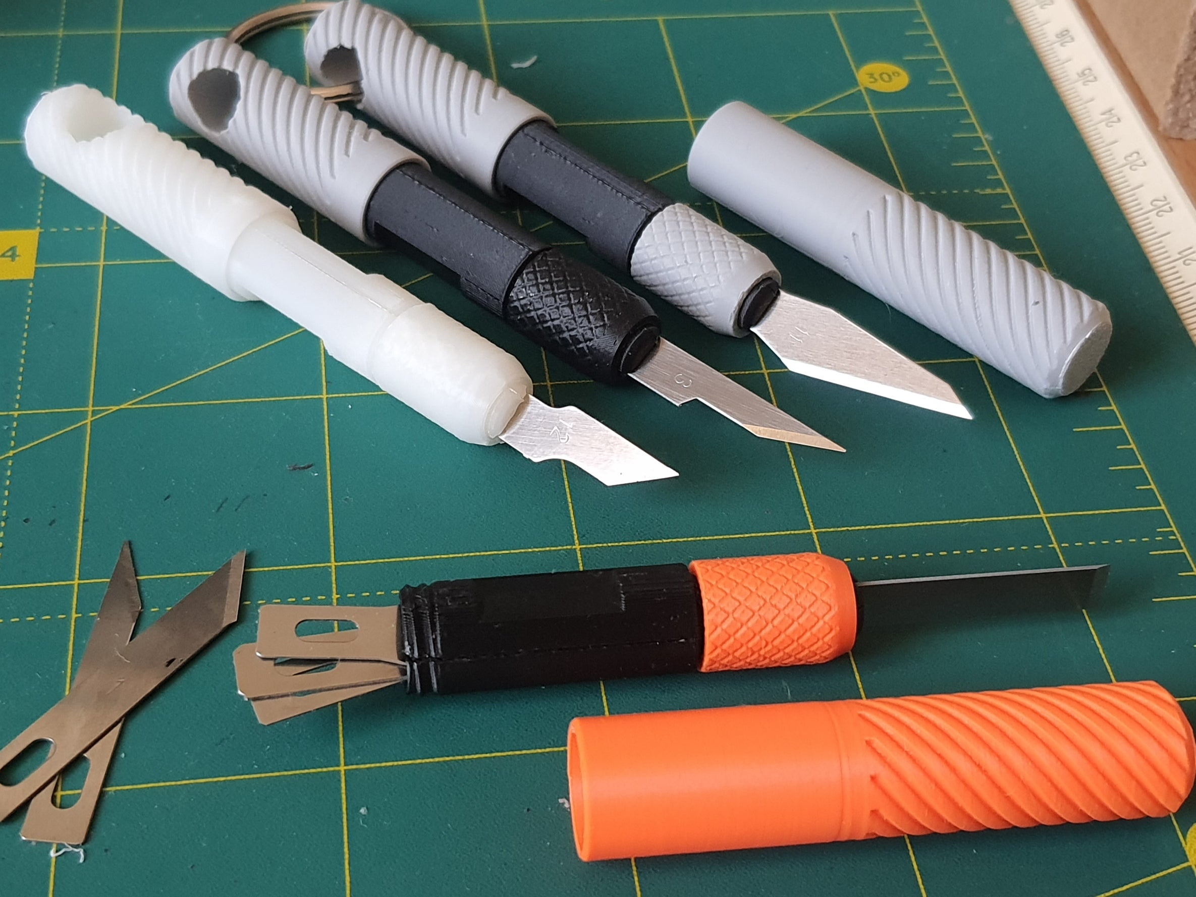 Compact hobby knife