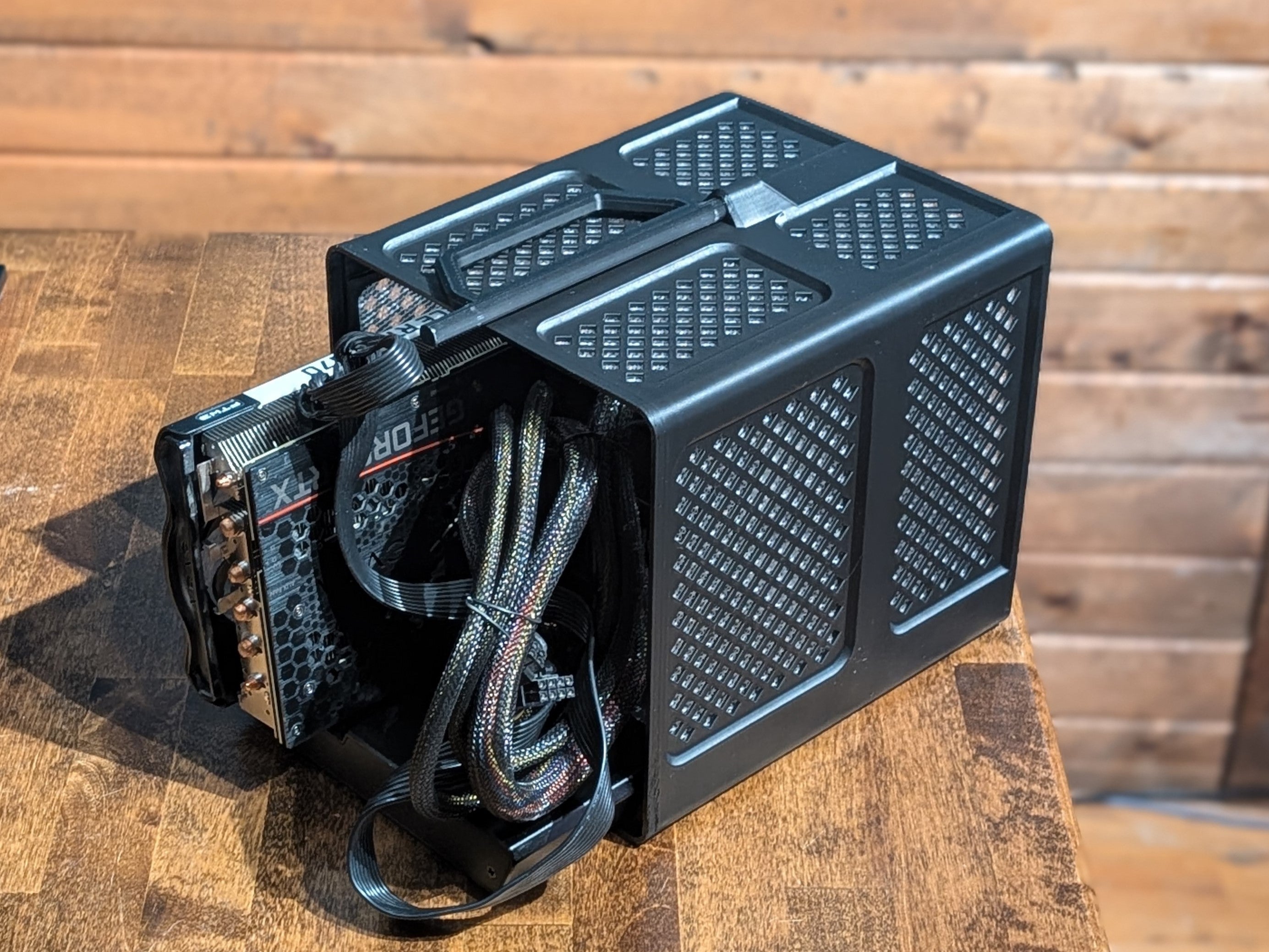 Minisforum DEG1 eGPU Dock Enclosure / Case