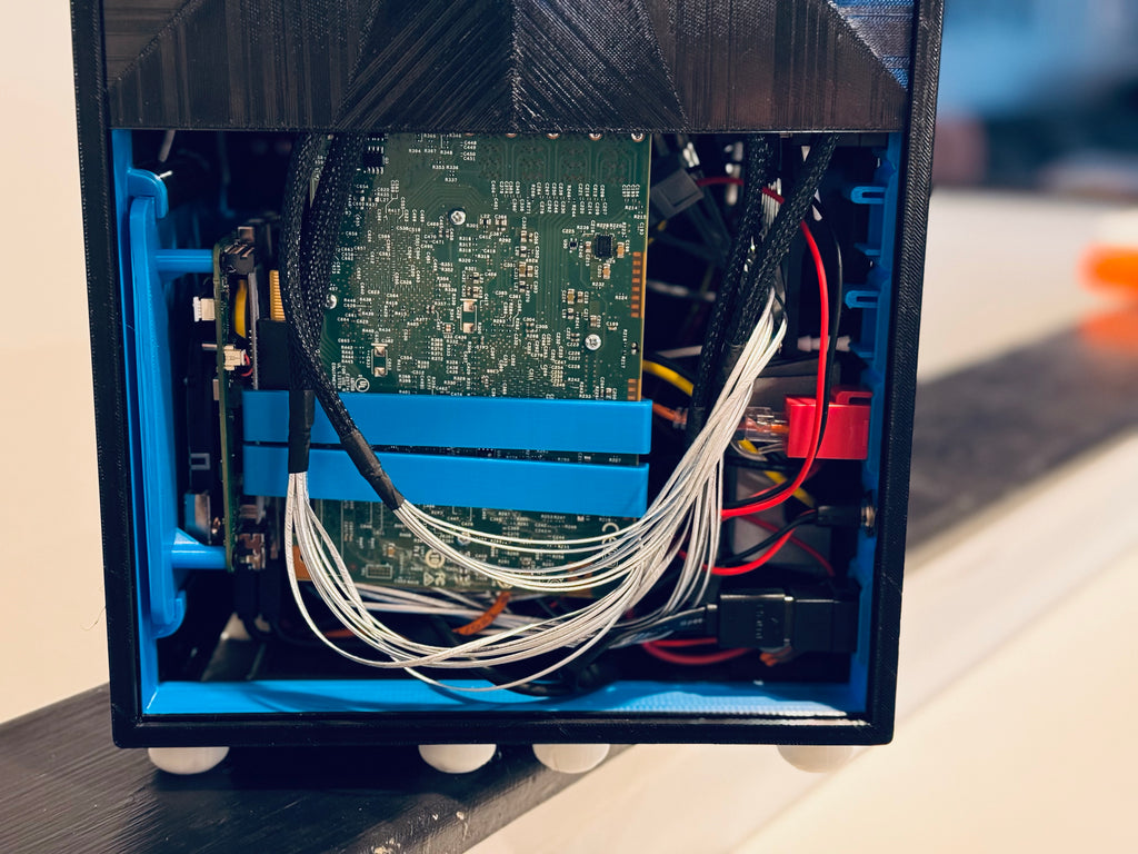 pillarmax - Open Source 16-bay NAS + 3.5" drives.