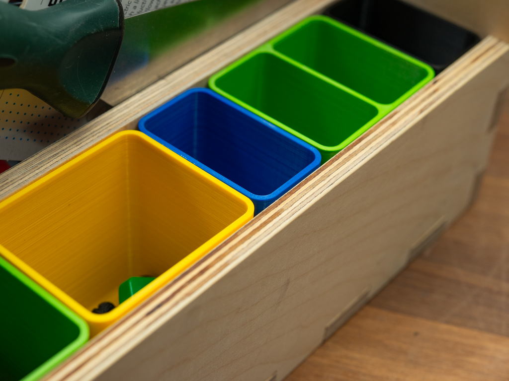 Customizable containers