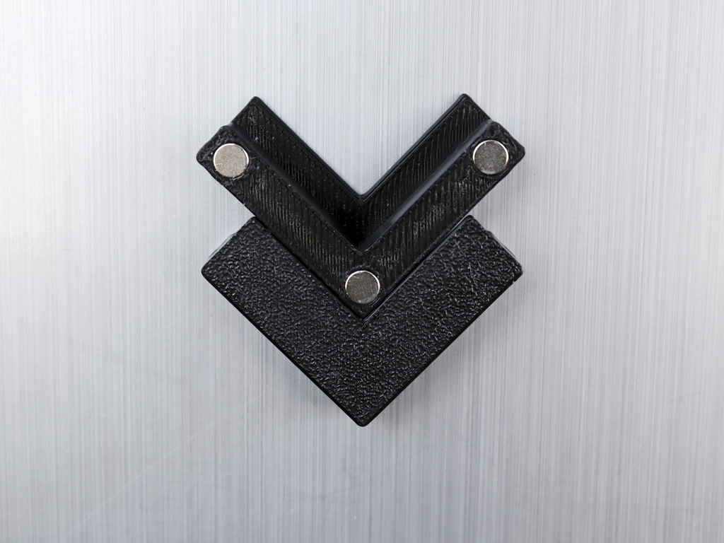 Adjustable Magnetic Phone / tablet Holder