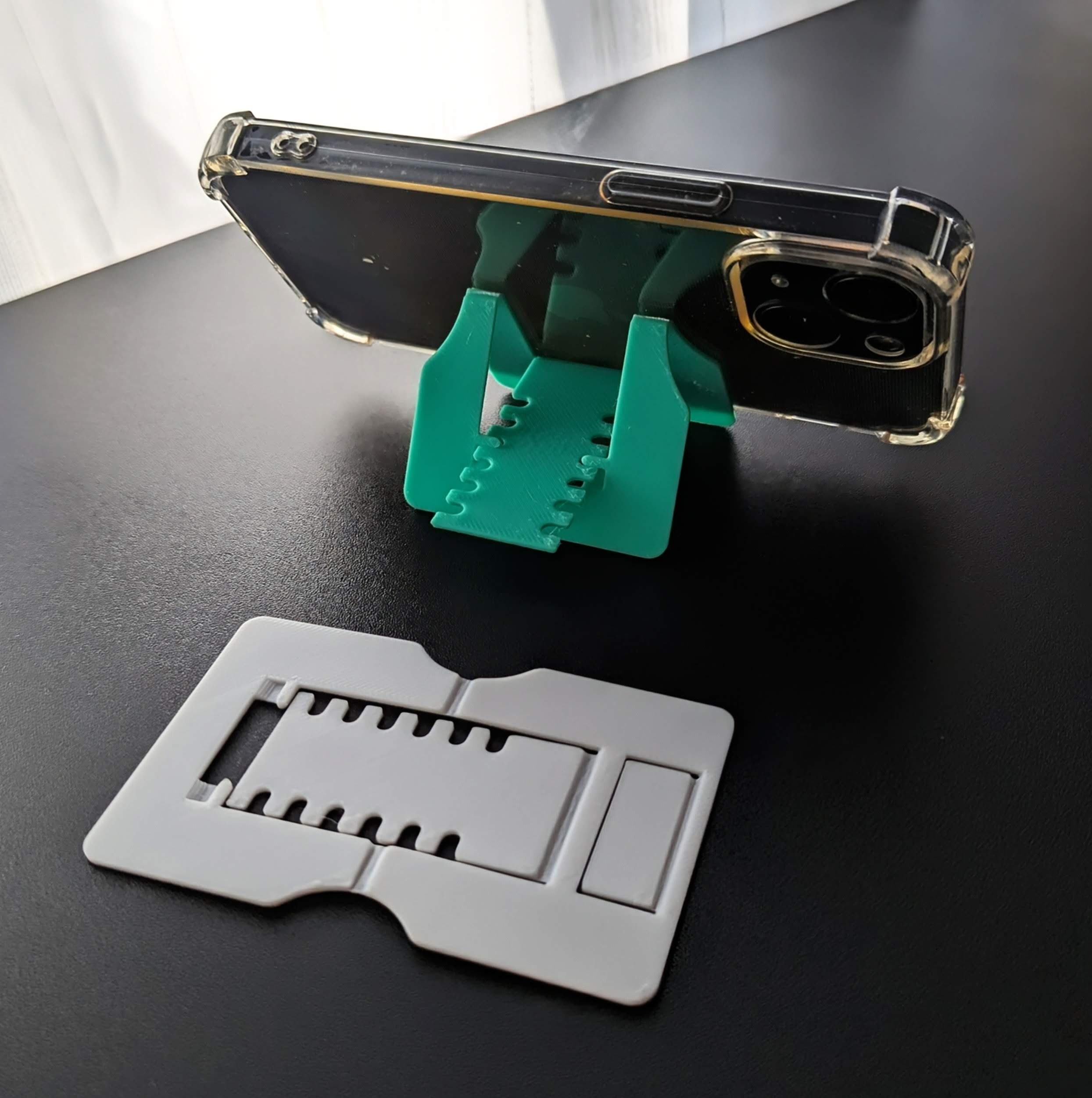 Ultra-Thin Card Phone Stand (Only 5g of Filament)