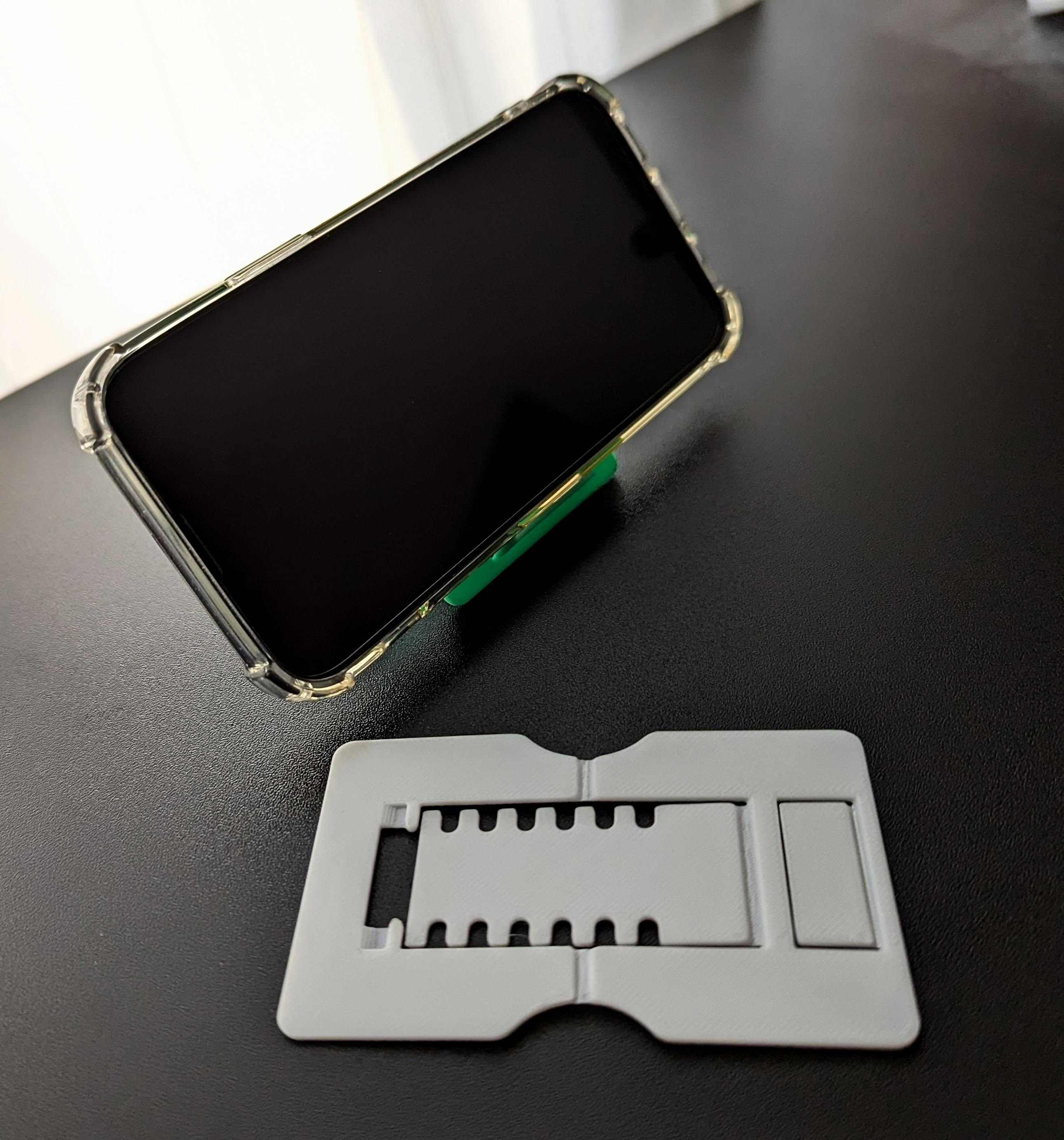 Ultra-Thin Card Phone Stand (Only 5g of Filament)