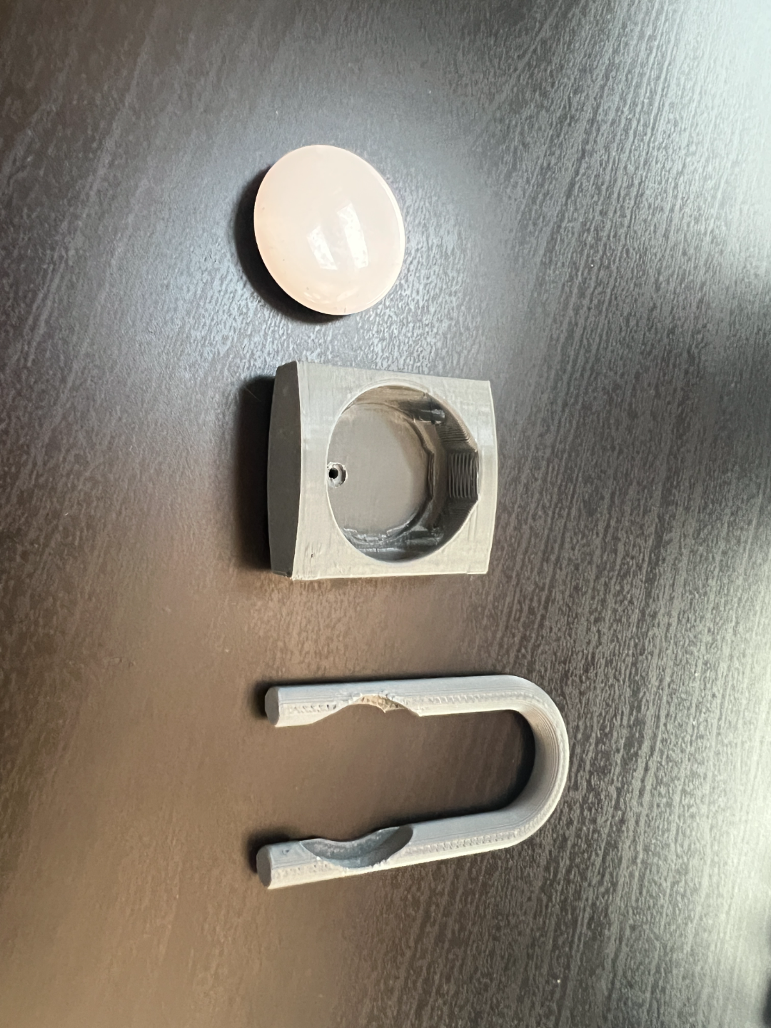 Airlock (padlock with airtag)