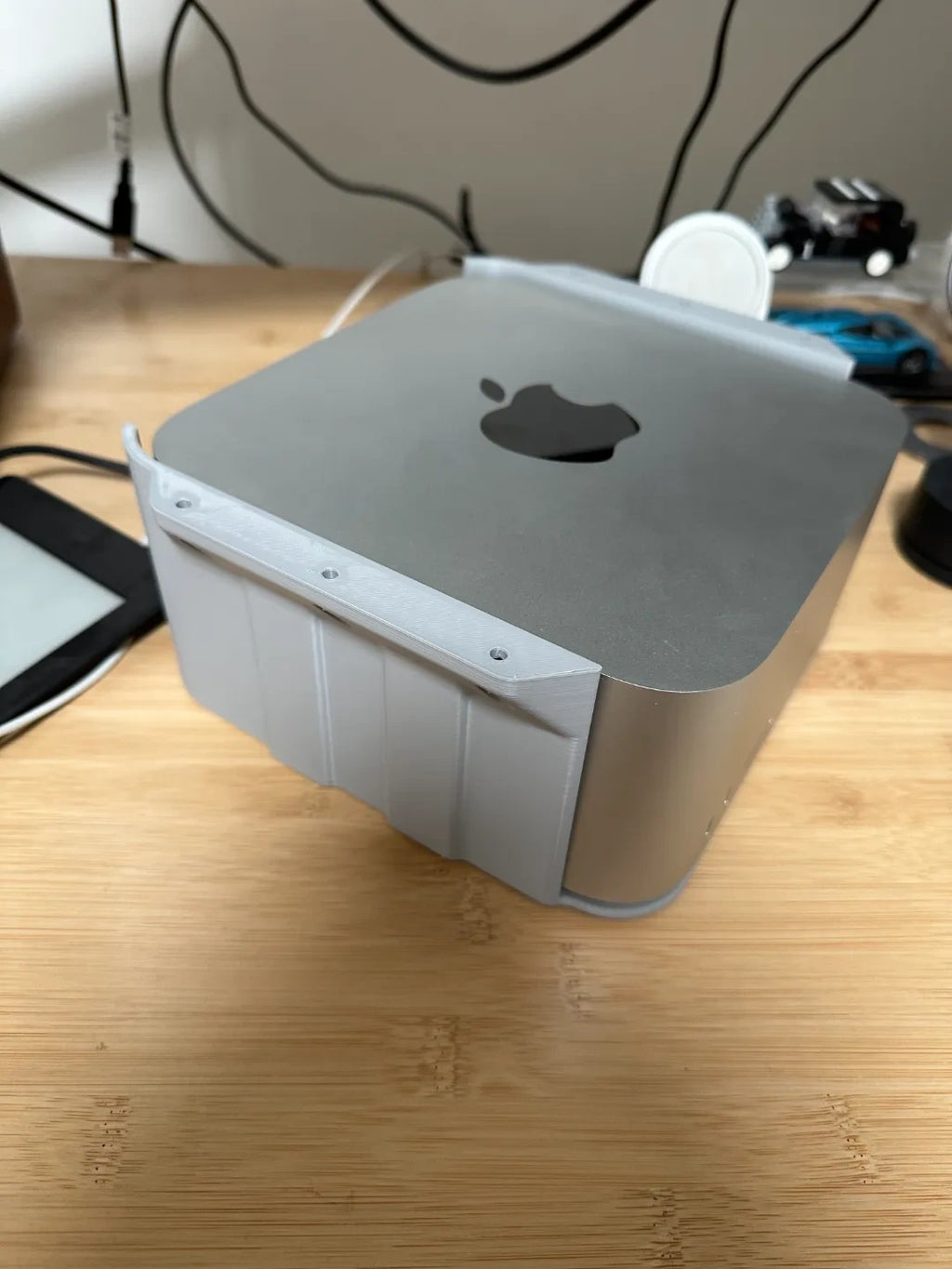 Mac Studio 的桌下支架