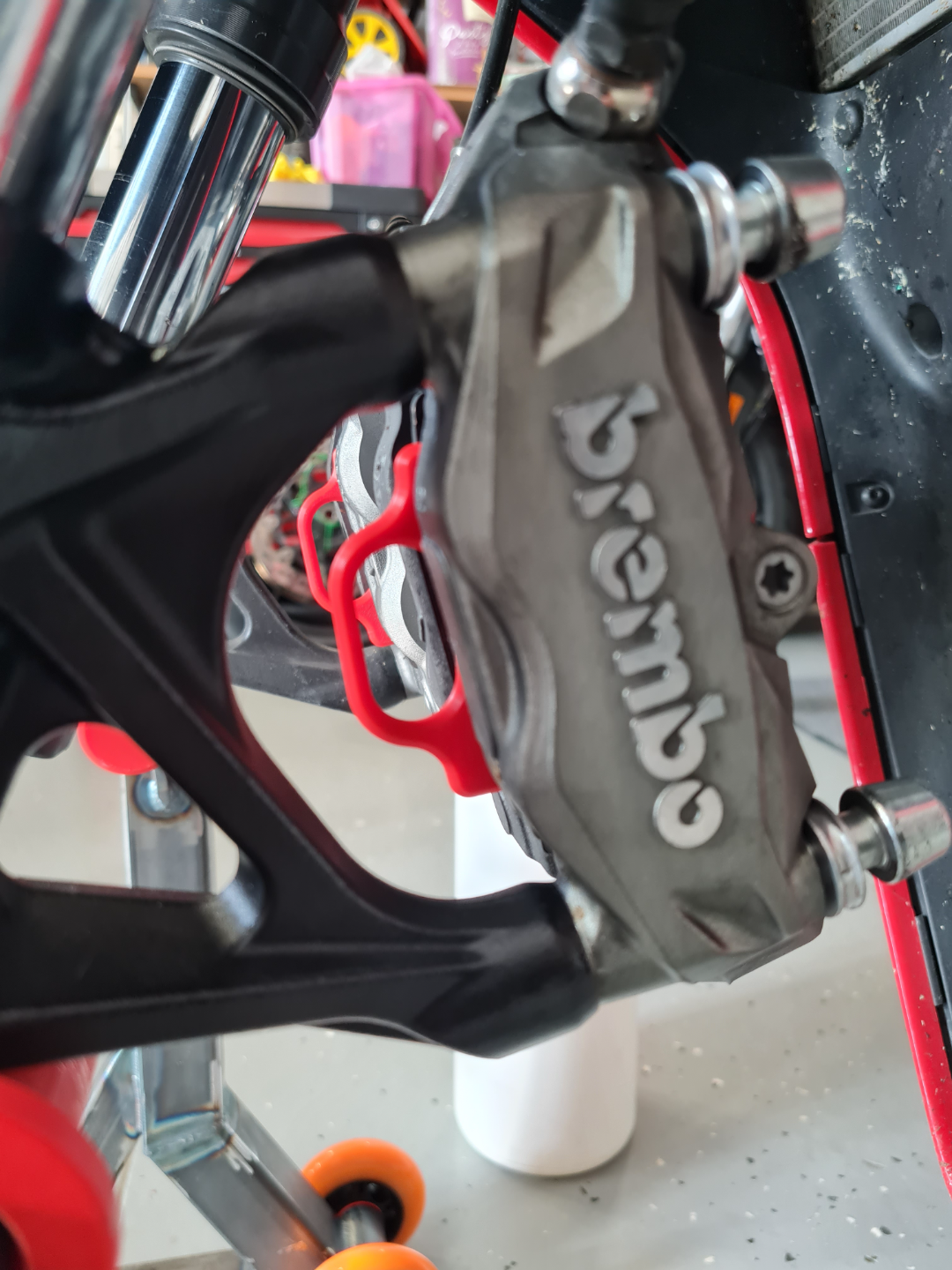 Brake pads spacer