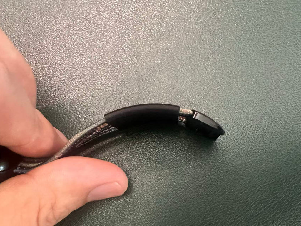 一个隐藏门禁卡到iwatch表带里的小配件，IC卡，CUID卡
