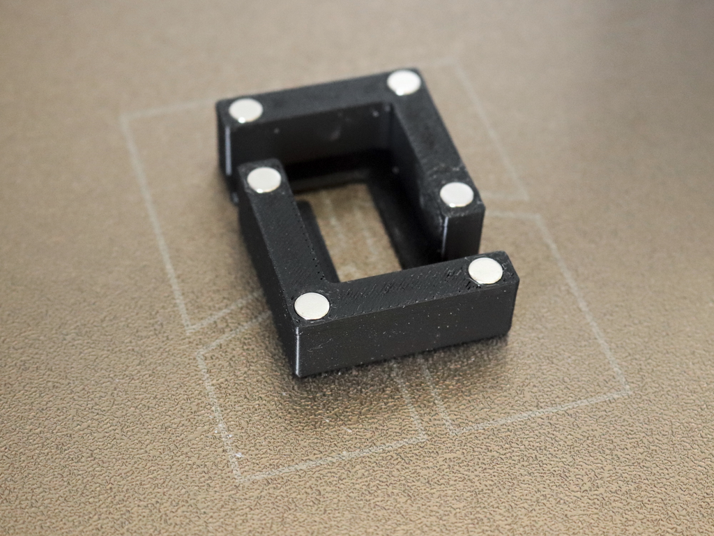 Adjustable Magnetic Phone / tablet Holder