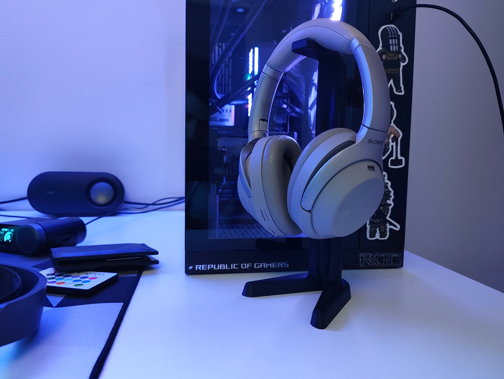 Slim end clean headphone stand