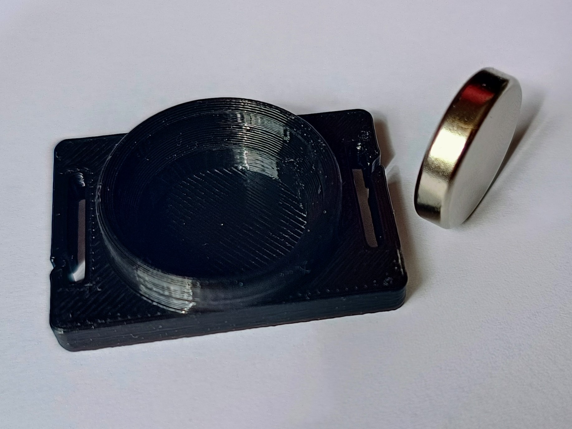 Camelbak tube clip with magnet