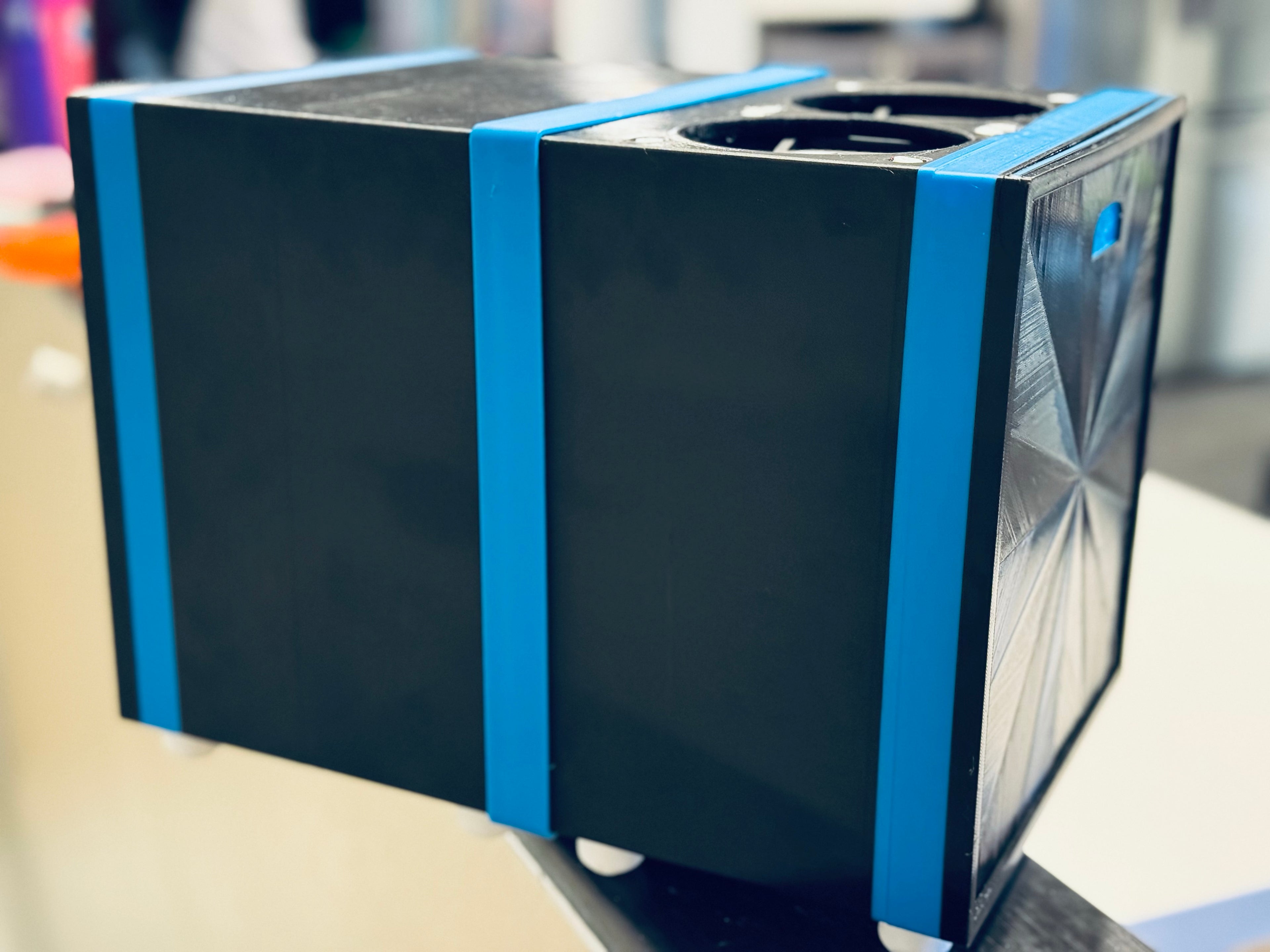 pillarmax - Open Source 16-bay NAS + 3.5" drives.