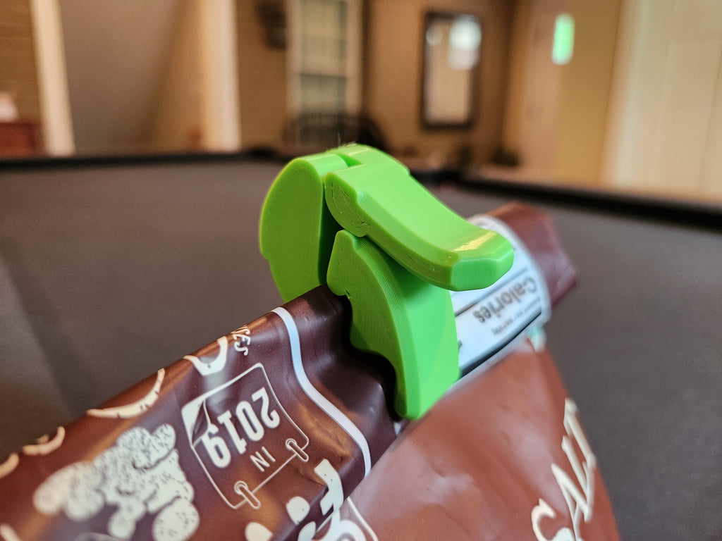 Curvy Cam Lock Bag Clip