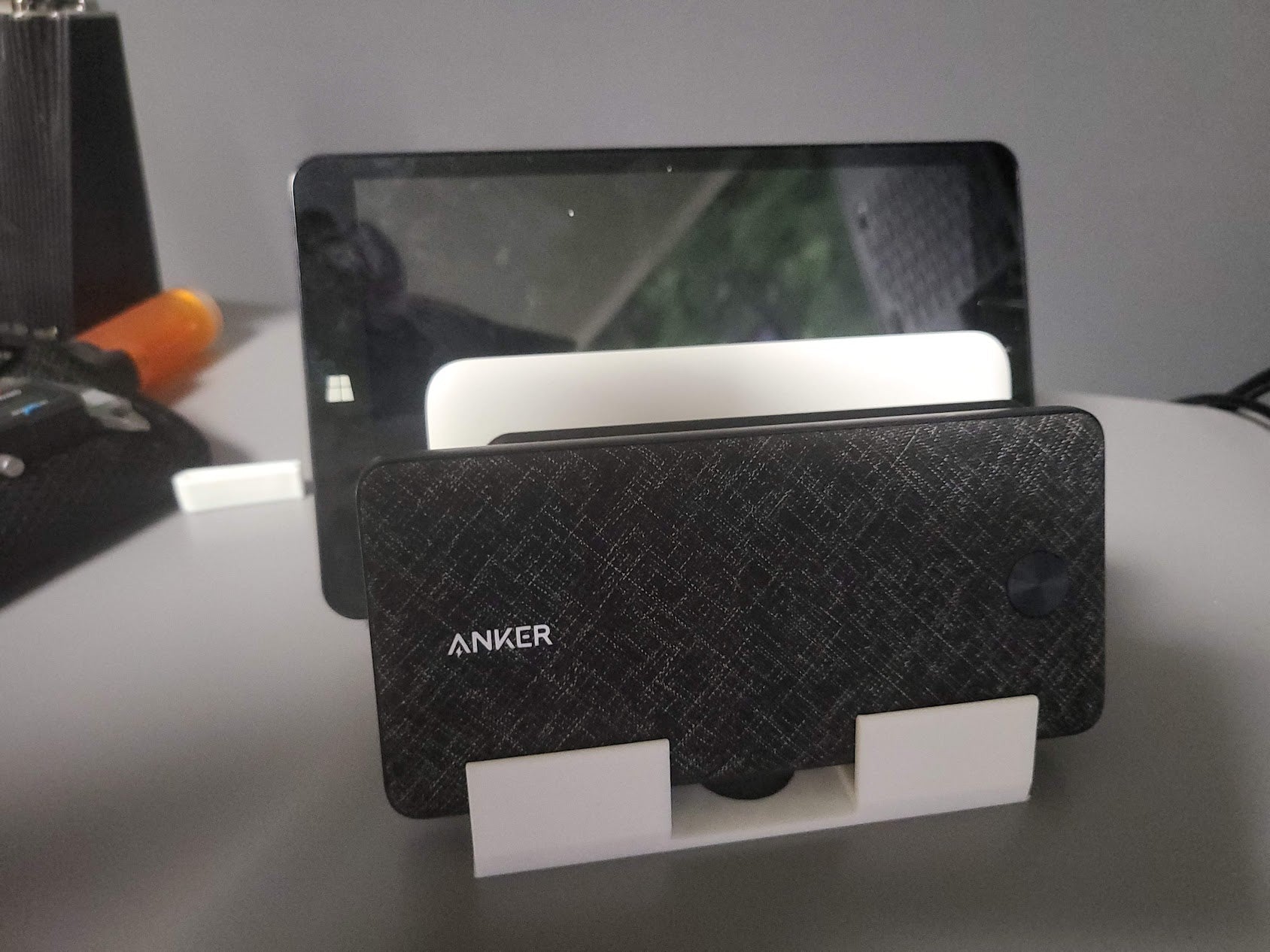 Phone / Tablet / Powerbank Charging Stand