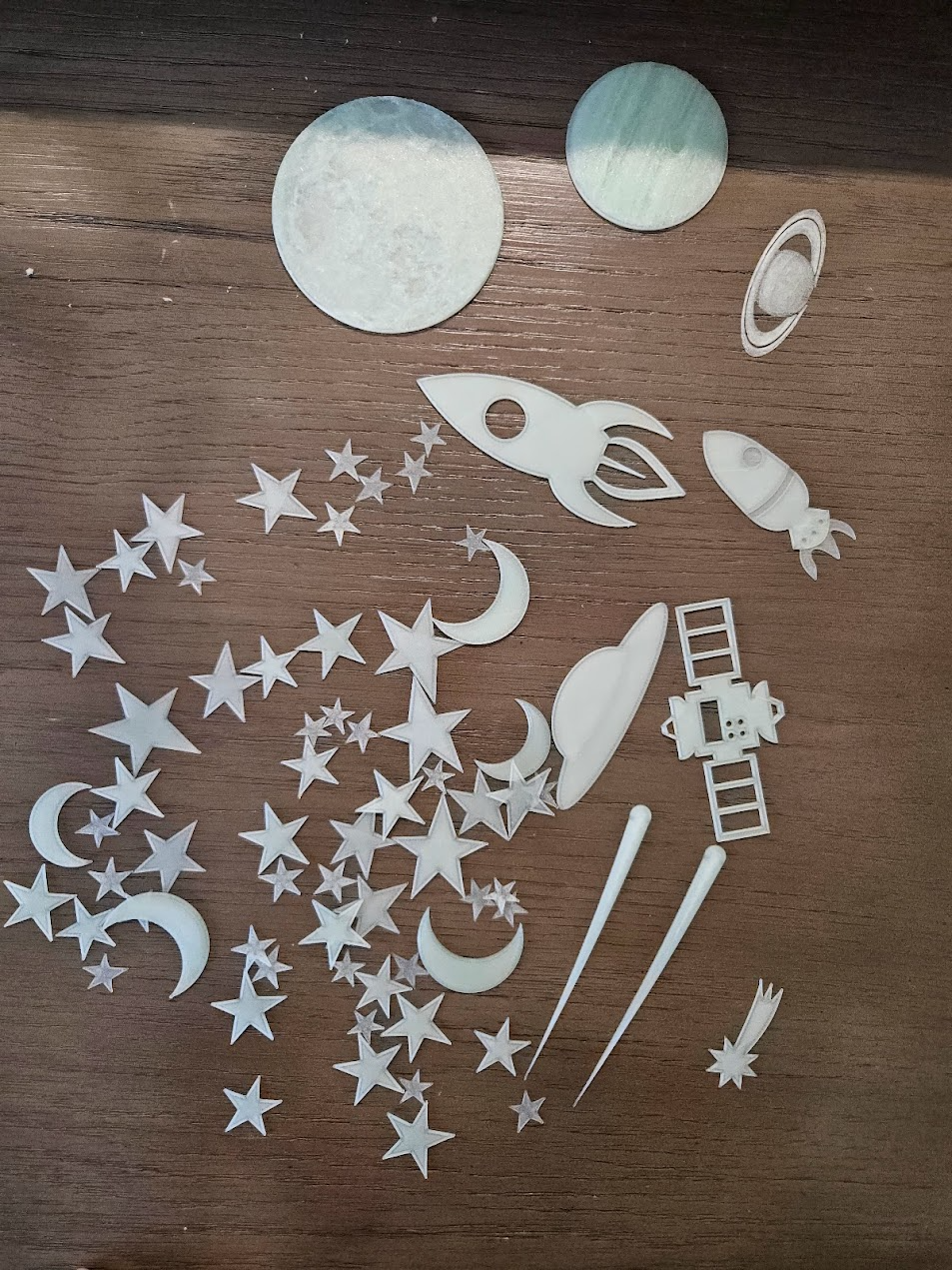 Glow in the Dark Planets - Jupiter and Saturn