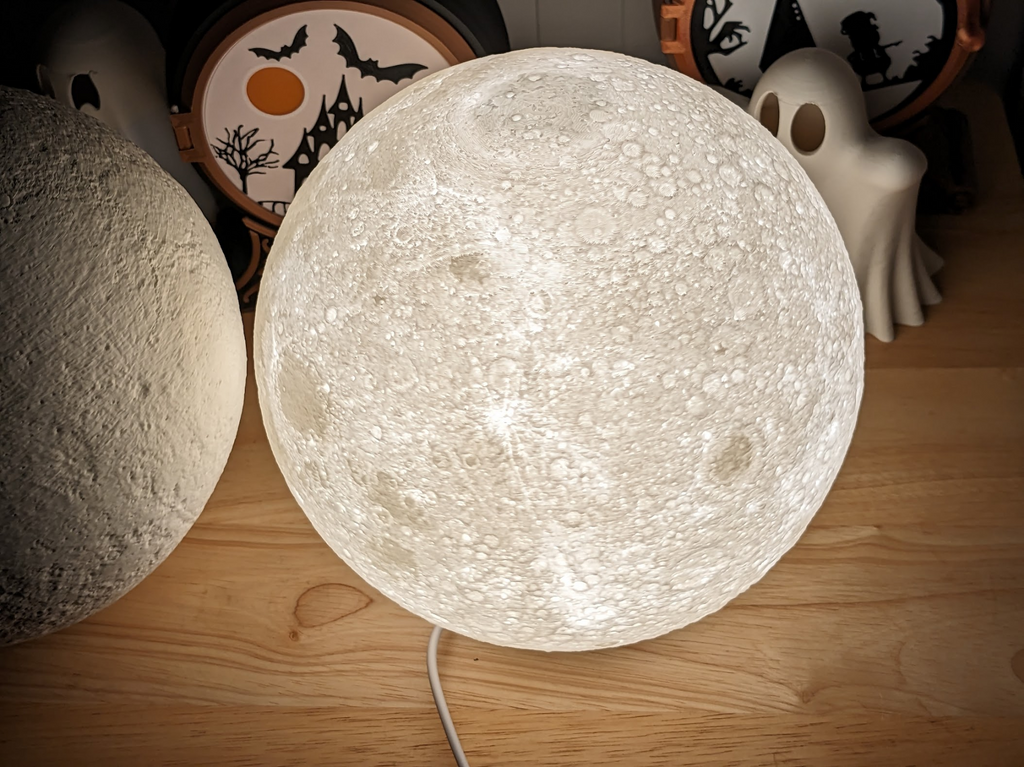 Moon Globe Lithophane Lampshade (Bambu LED Lamp 001 Compatible)